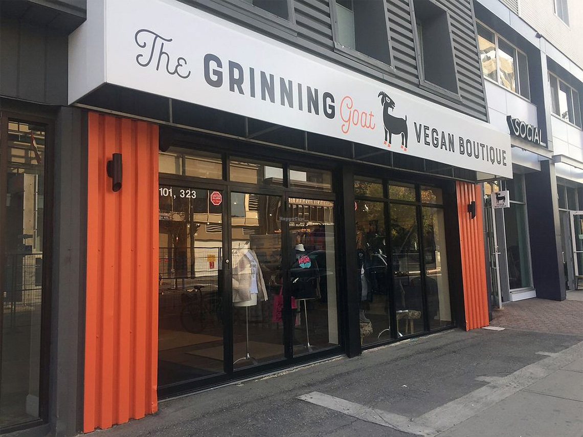 the grinning goat store signage design